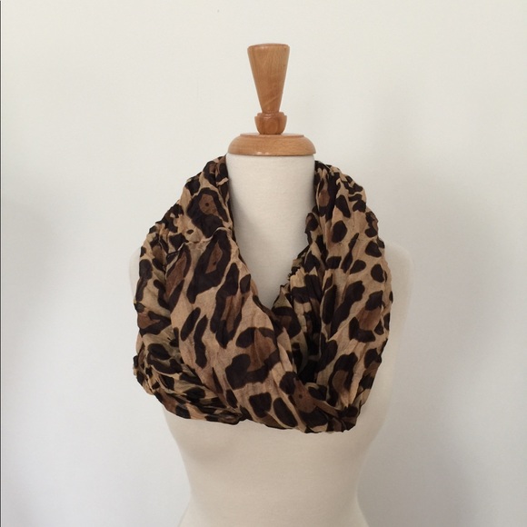 ANIMAL PRINT 4 SEASON INFINITY SCARF-WORN ONCE. - Picture 3 of 3